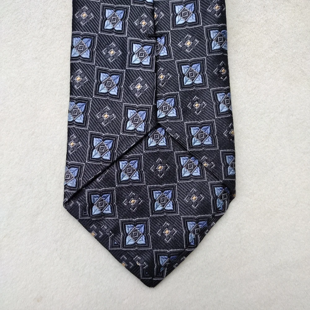 Silk Jos. A Bank Blue and Grey Square Geometric Pattern Tie EUC
